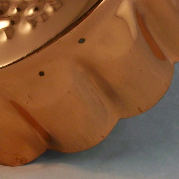 Vintage Round Copper Fluted Fruit Cluster Mold Korea 8" - Picture 2 of 8